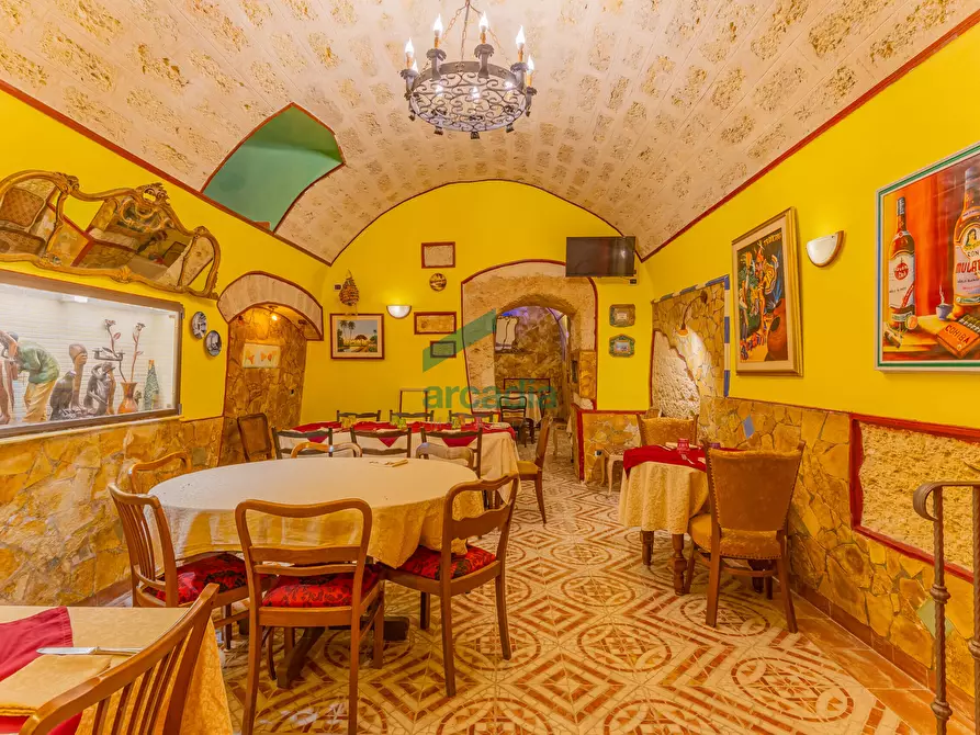 Immagine 8 di Locale commerciale in vendita  in Strada la Grava 16 a Bari