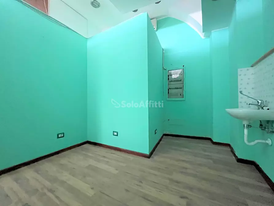 Immagine 4 di Locale commerciale in affitto  a Catanzaro