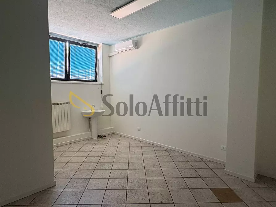 Immagine 6 di Locale commerciale in affitto  in Via Contardo Ferrini 42 a Samarate