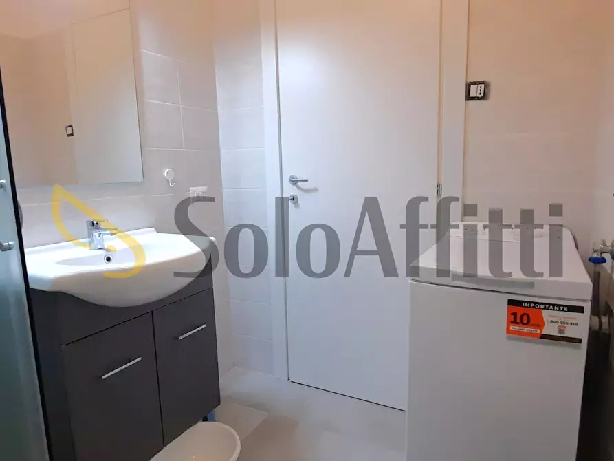 Immagine 12 di Stanza singola in affitto  a Carpi