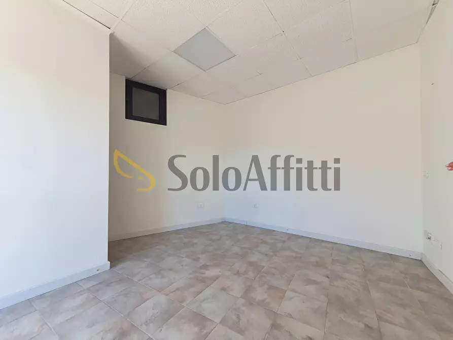 Immagine 6 di Locale commerciale in affitto  in Viale degli Angioini 101 a Catanzaro