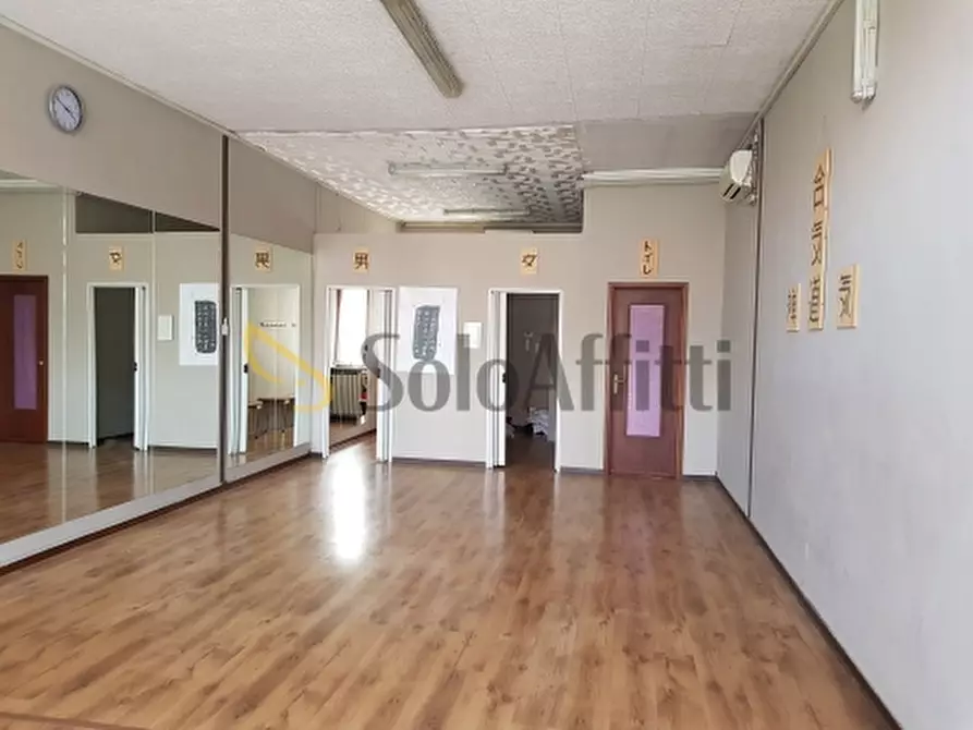 Immagine 3 di Locale commerciale in affitto  in Via Carignano a Rivalta Di Torino