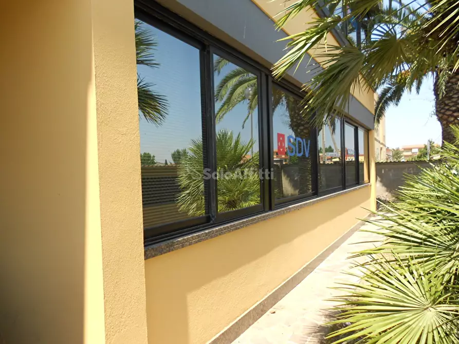 Immagine 4 di Ufficio in affitto  in Via Ivo Oliveti a Fiumicino