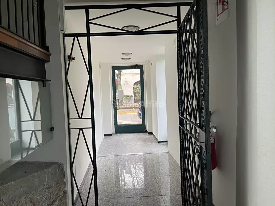 Immagine 17 di Locale commerciale in affitto  in Piazza Baracca 18 a Buscate