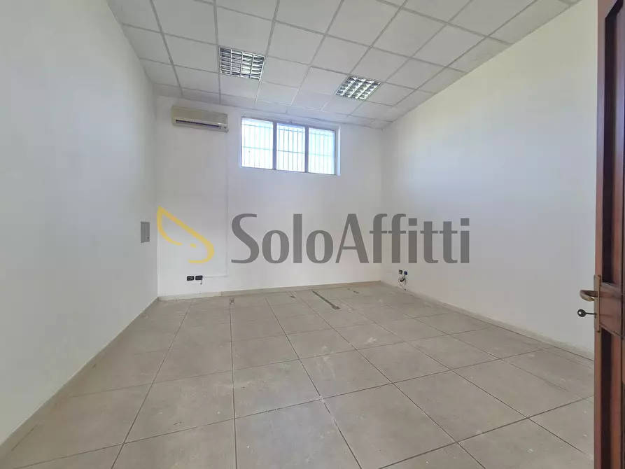 Immagine 3 di Locale commerciale in affitto  in Viale Emilia 72 a Catanzaro