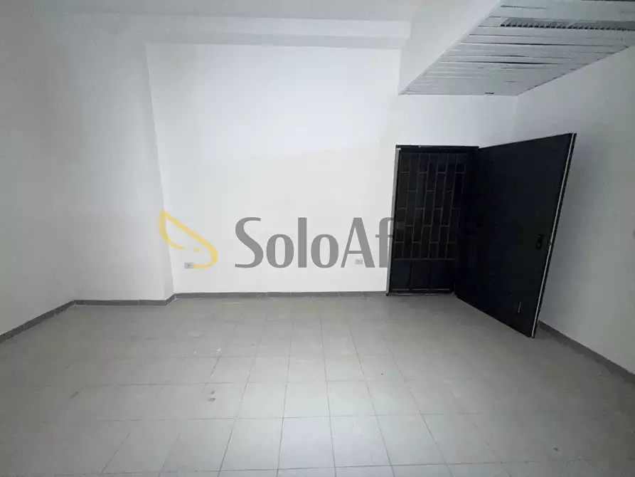 Immagine 16 di Locale commerciale in affitto  in via Colombo 24 a Caserta