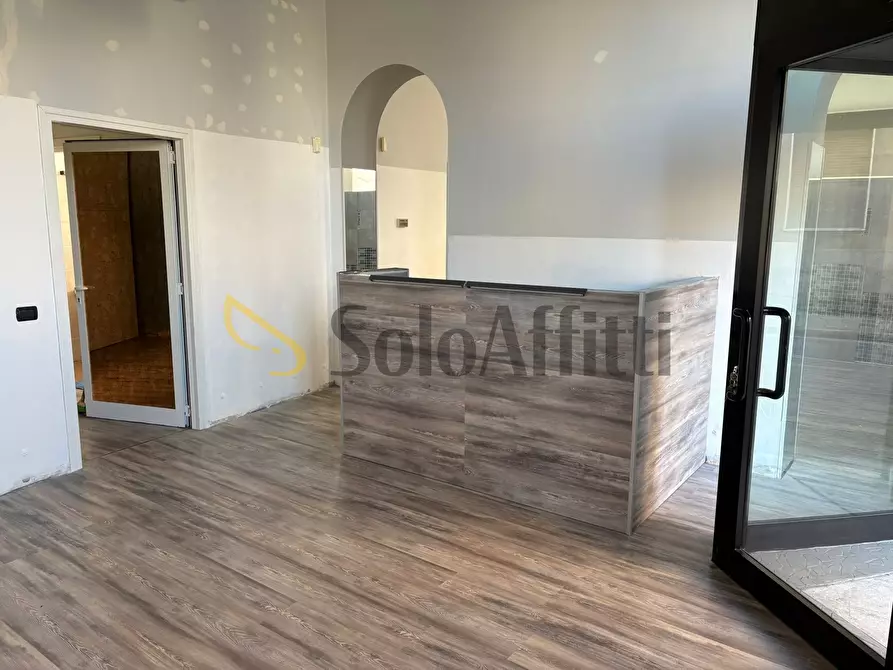 Immagine 3 di Locale commerciale in affitto  in Via dei Mille 11 a Busto Arsizio