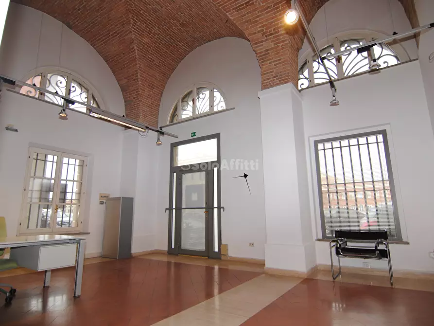 Immagine 9 di Locale commerciale in affitto  a Livorno