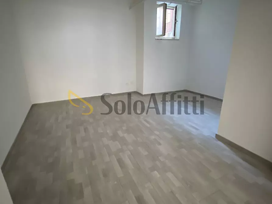 Immagine 13 di Locale commerciale in affitto  a Frosinone