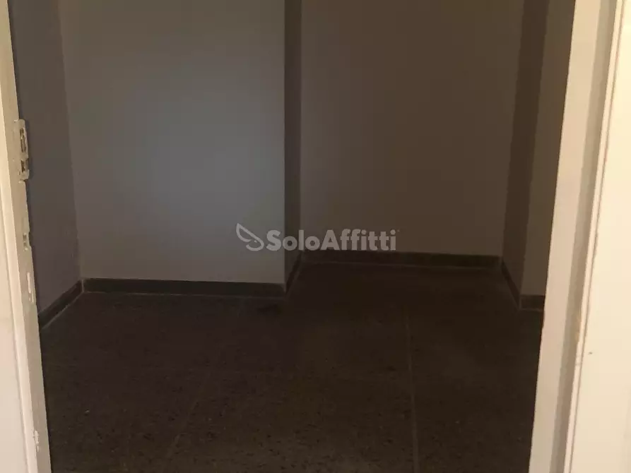 Immagine 10 di Ufficio in affitto  a Livorno