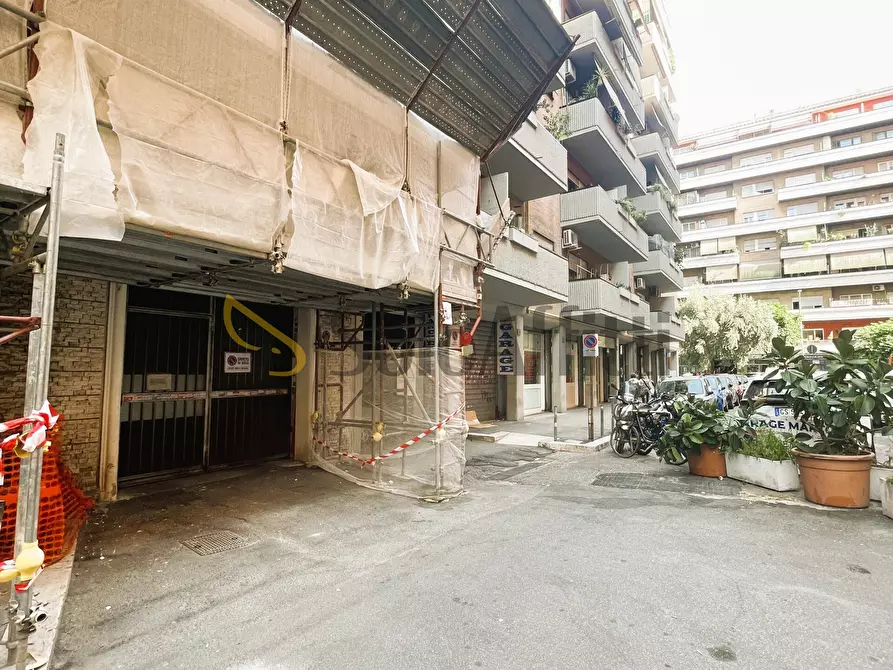Immagine 10 di Garage in affitto  in via Pietro Mengoli 25 a Roma