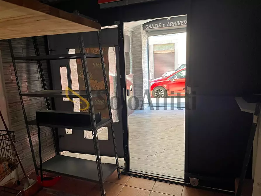 Immagine 12 di Locale commerciale in affitto  in Via Giulia di Barolo a Torino