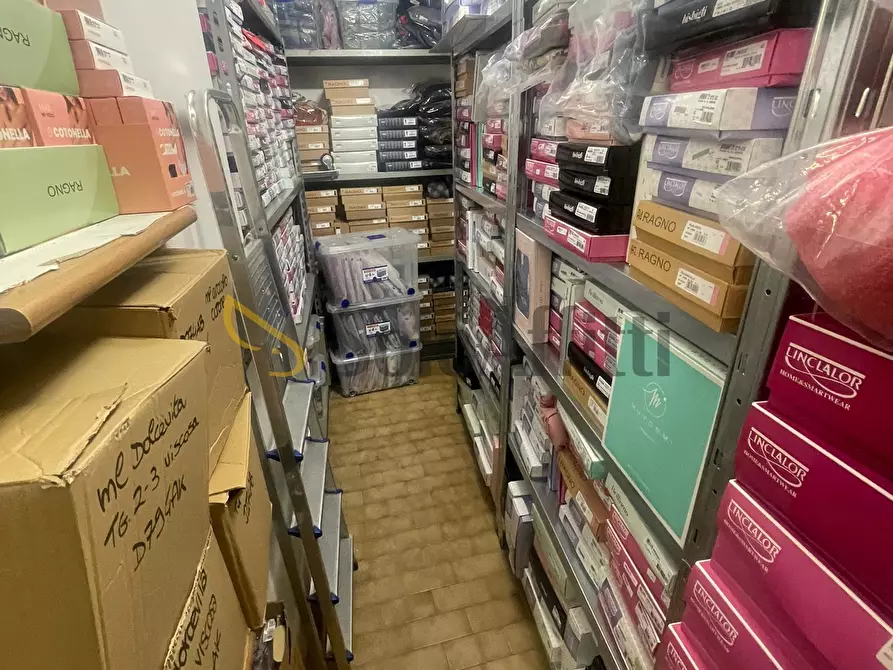 Immagine 8 di Locale commerciale in affitto  in Via Fratelli Piol 30 a Rivoli