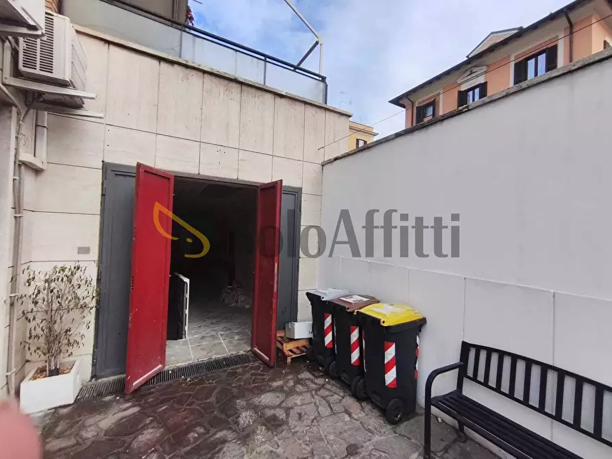 Immagine 8 di Locale commerciale in affitto  in Via Trionfale a Roma