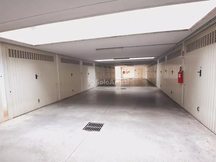 Immagine 5 di Garage in affitto  in Via Solferino 18 a Seregno