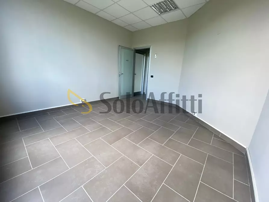 Immagine 9 di Ufficio in affitto  in Viale delle industrie a Caserta