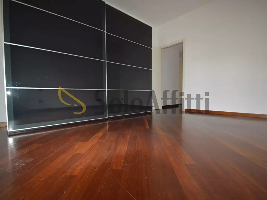 Immagine 11 di Trilocale in affitto  in Via Alfonso Capecelatro 75 a Milano