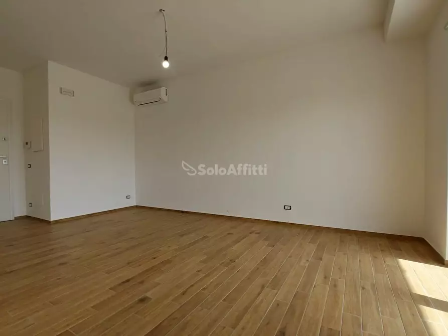 Immagine 10 di Trilocale in affitto  in Via del Castello a Roma