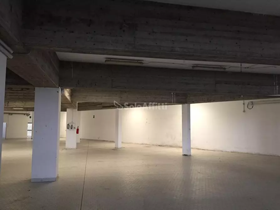 Immagine 8 di Locale commerciale in affitto  in Strada Cambiano 220 a Chieri