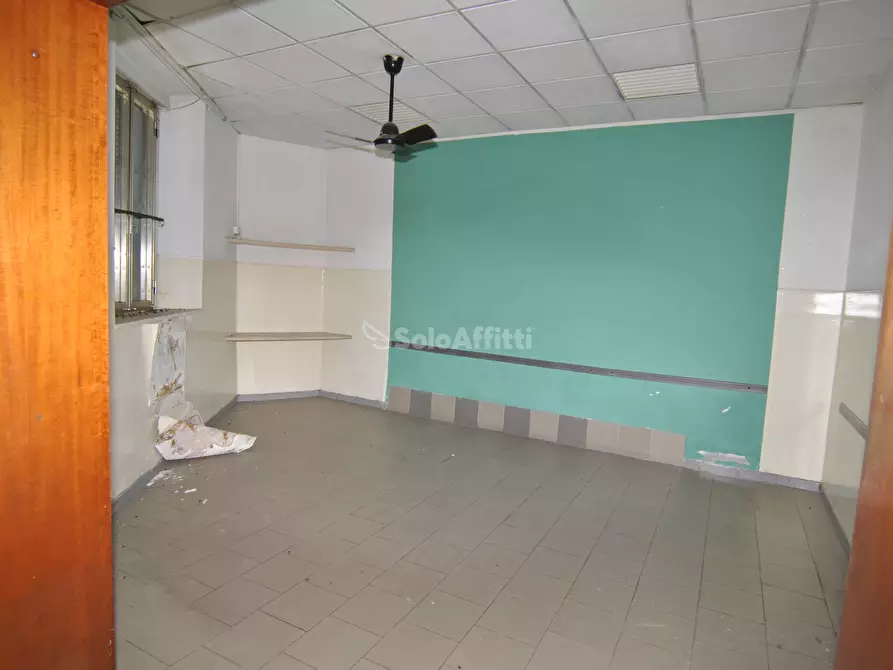 Immagine 5 di Locale commerciale in affitto  a Livorno