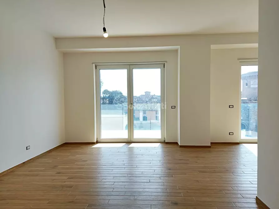 Immagine 8 di Trilocale in affitto  in Via del Castello a Roma