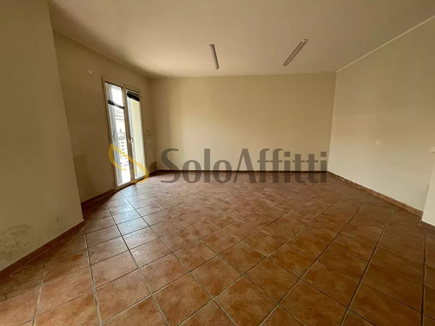 Immagine 13 di Ufficio in affitto  in Via Nazionale Appia 177 a Casapulla