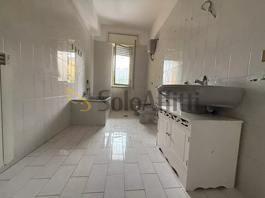 Immagine 27 di Pentalocale in affitto  in Via Assunta 46 a Caserta