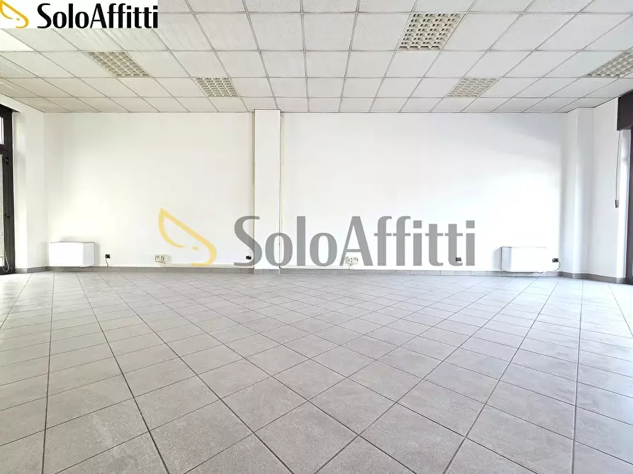Immagine 3 di Locale commerciale in affitto  in Piazzale Colonnello Ubaldo Panceri 1 a Varedo