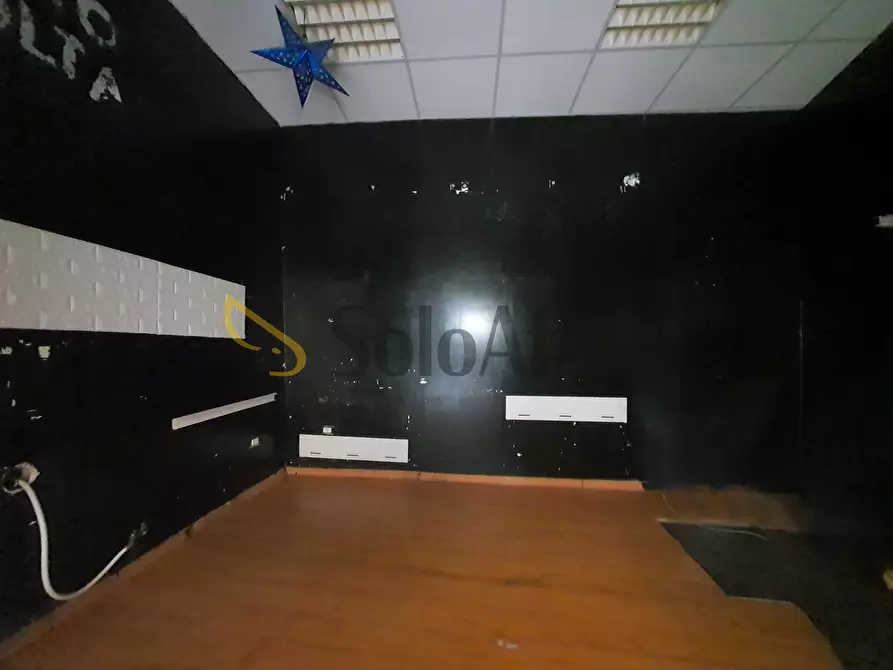 Immagine 2 di Locale commerciale in affitto  in Piazza Bernardino Grimaldi 16 a Catanzaro