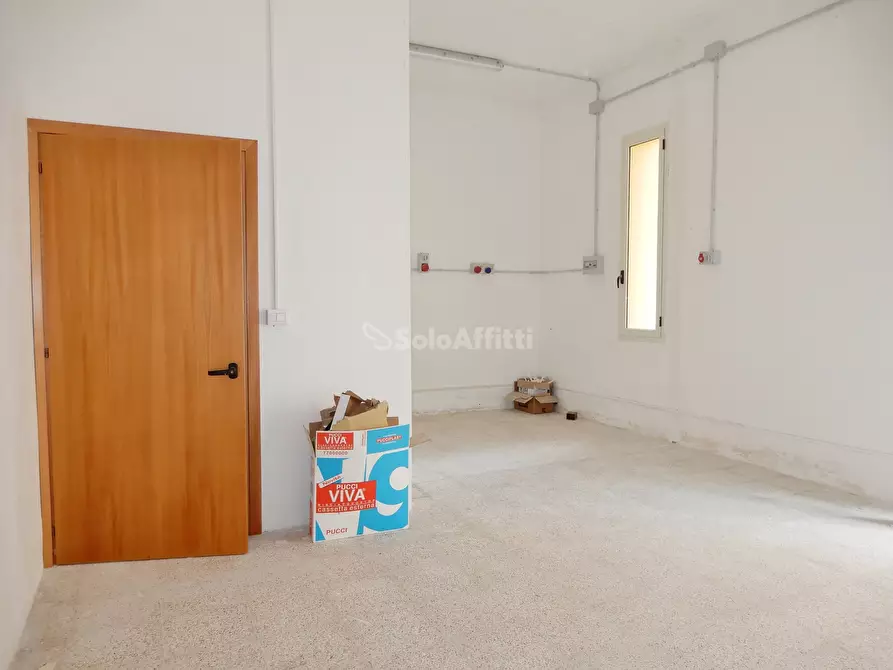 Immagine 4 di Locale commerciale in affitto  a Catanzaro