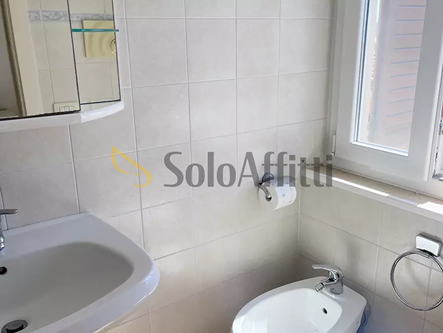 Immagine 13 di Bilocale in affitto  a Ancona