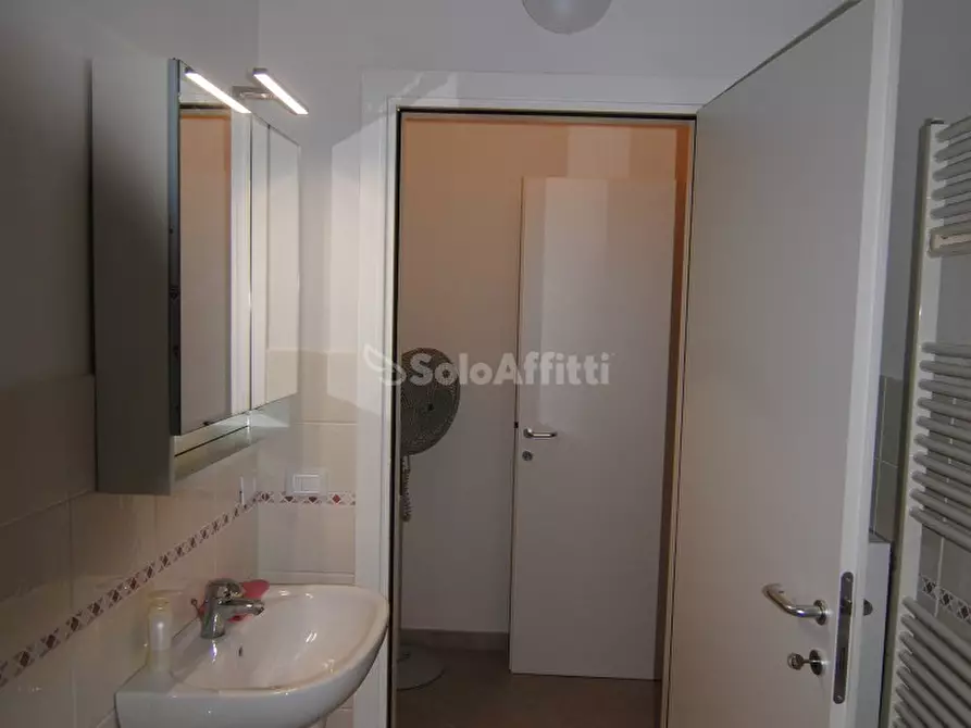 Immagine 16 di Trilocale in affitto  a Livorno