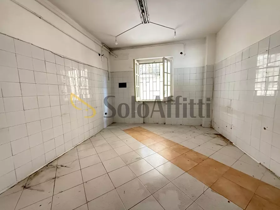 Immagine 10 di Locale commerciale in affitto  in Via John Fitzgerald Kennedy 28 a Caserta