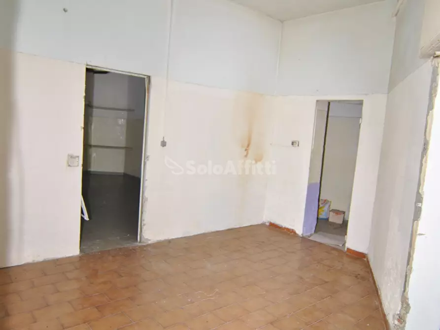 Immagine 8 di Locale commerciale in affitto  a Livorno