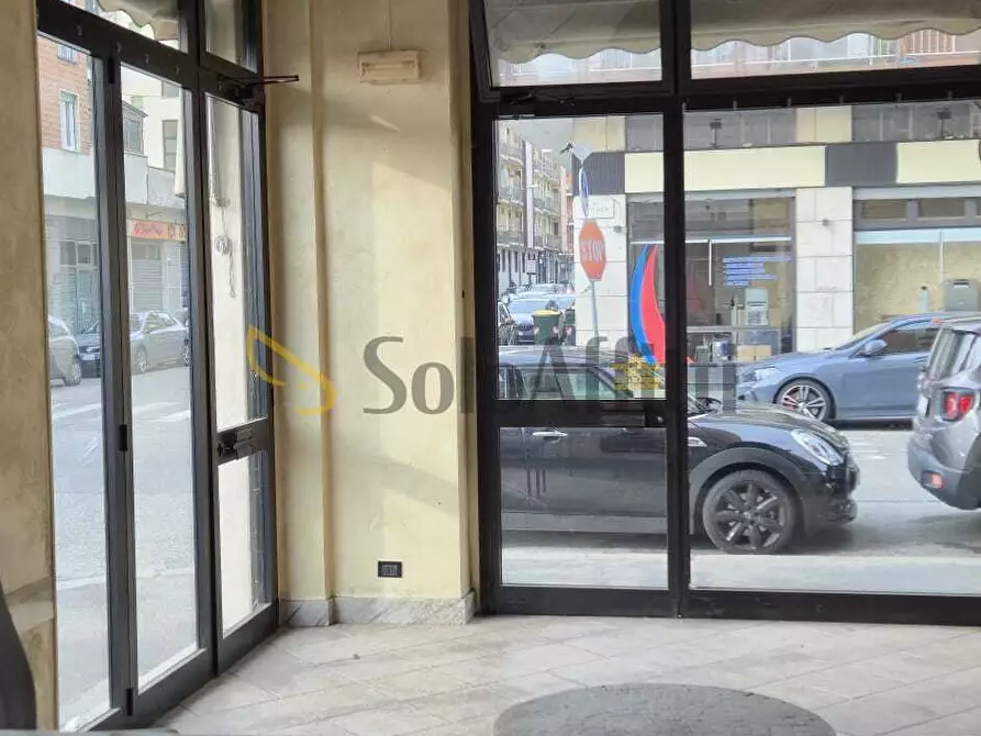 Immagine 11 di Locale commerciale in affitto  in VIA ERITREA 49 a Torino