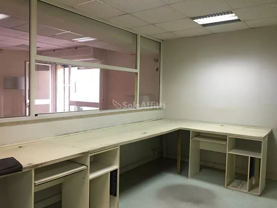 Immagine 5 di Magazzino in affitto  in via degli Estensi 191 a Roma