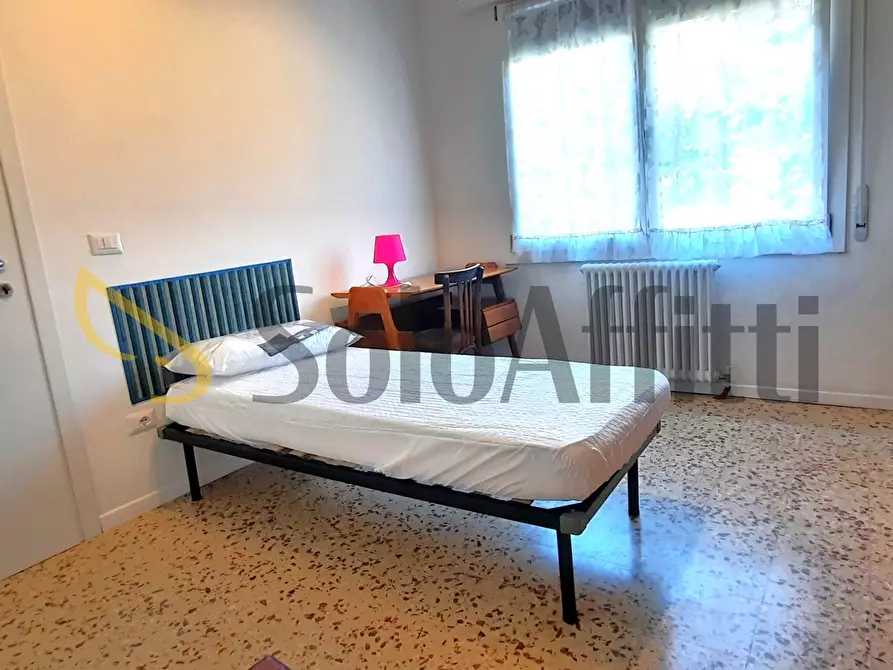 Immagine 10 di Stanza singola in affitto  a Carpi