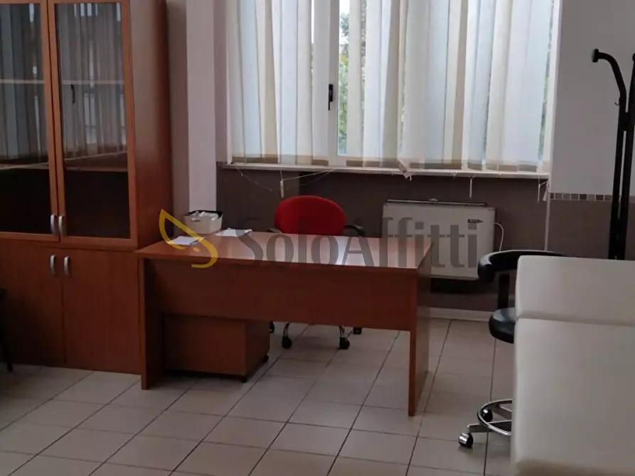 Immagine 1 di Ufficio in affitto  a Ancona