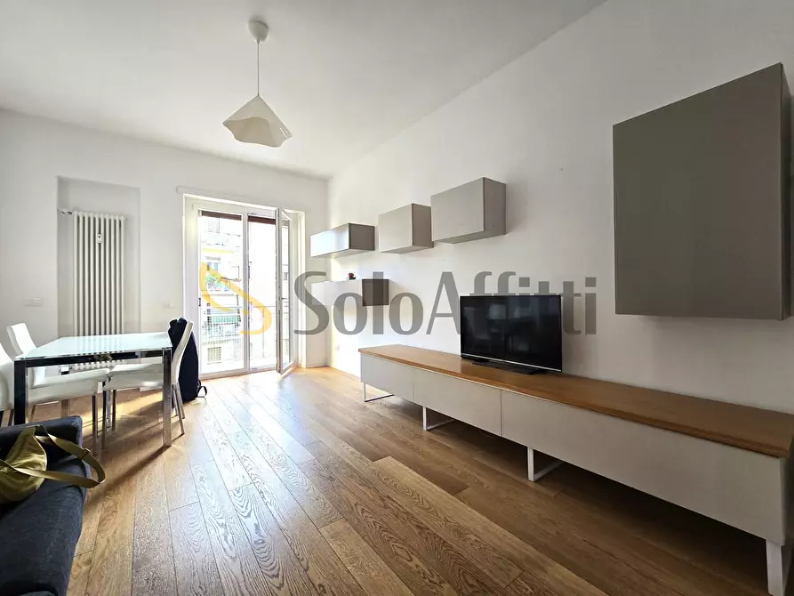 Immagine 1 di Trilocale in affitto  in Via Capo Miseno 6 a Roma