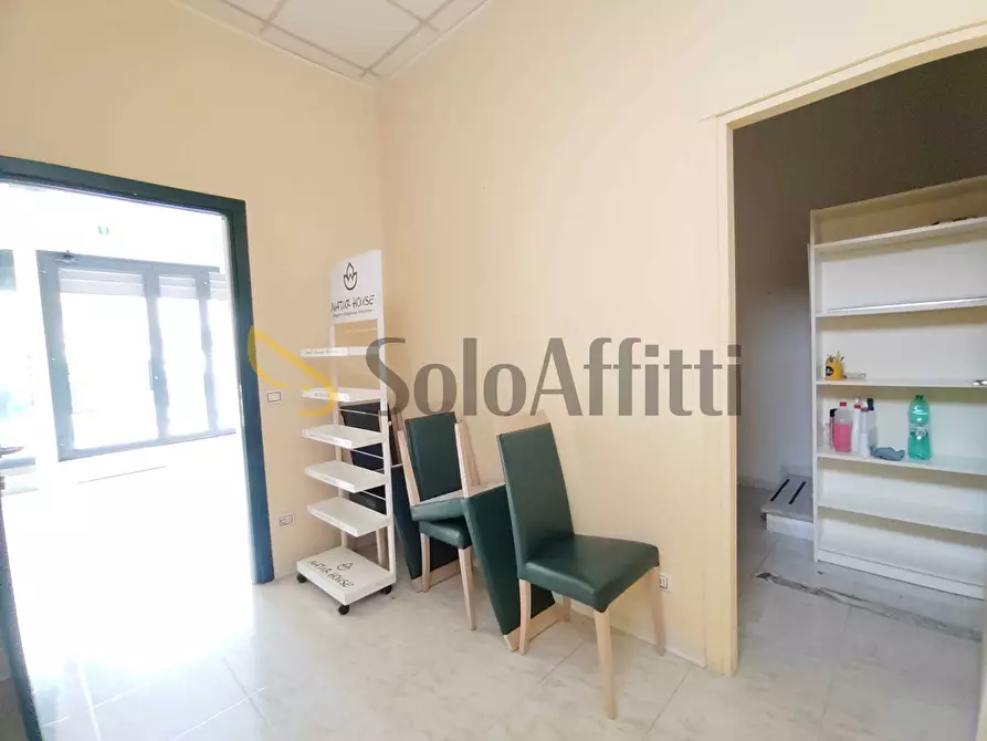 Immagine 10 di Locale commerciale in affitto  in Via della Pisana a Roma