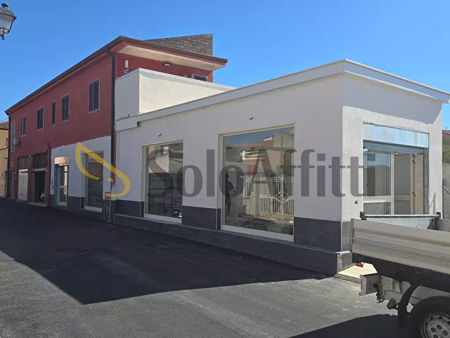 Immagine 3 di Locale commerciale in affitto  a Francolise