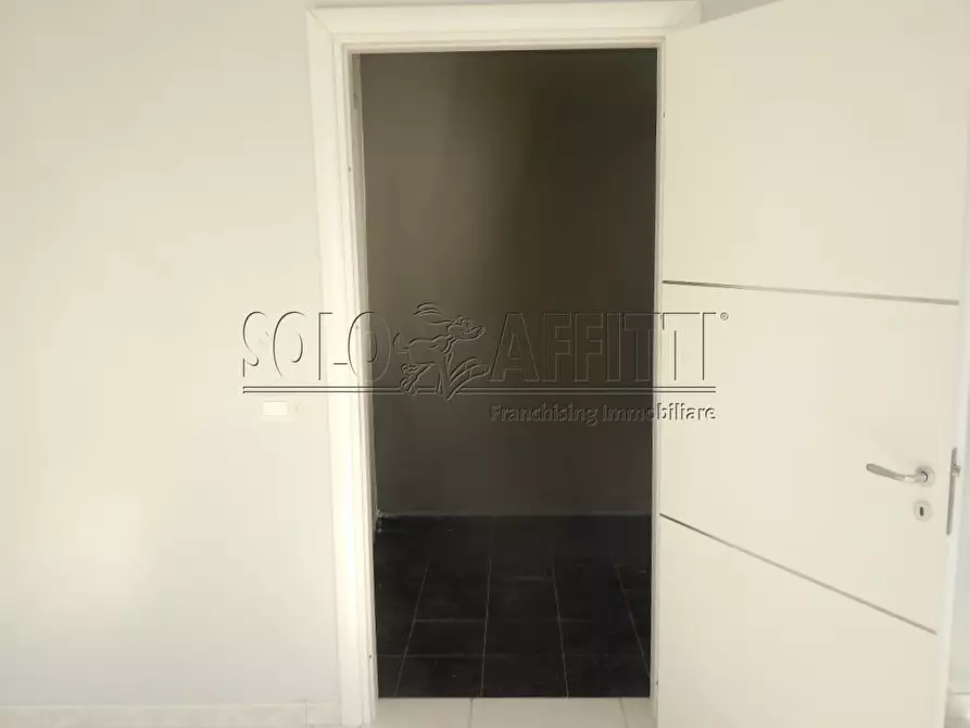 Immagine 6 di Ufficio in affitto  a Catanzaro