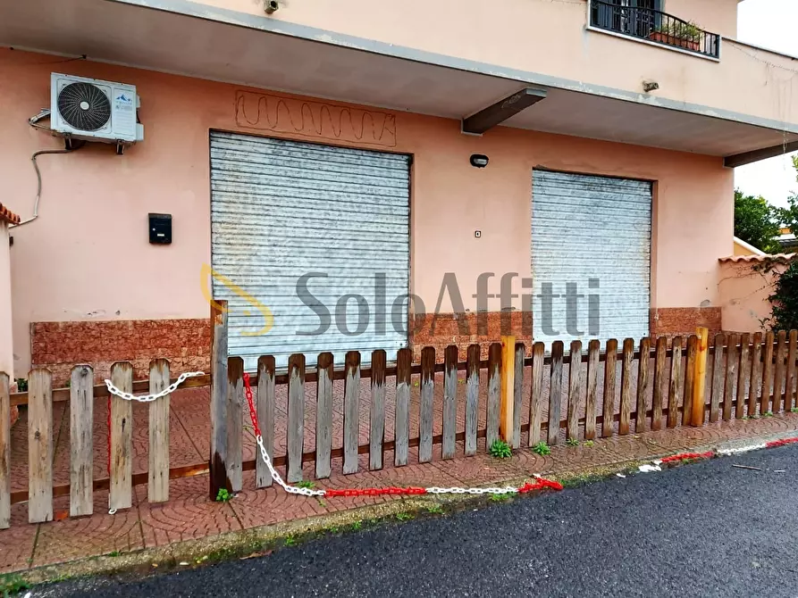 Immagine 1 di Locale commerciale in affitto  in Via Condino a Fiumicino