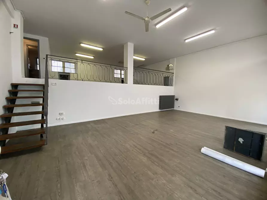 Immagine 4 di Locale commerciale in affitto  in Via dei Martiri 33A a Rimini