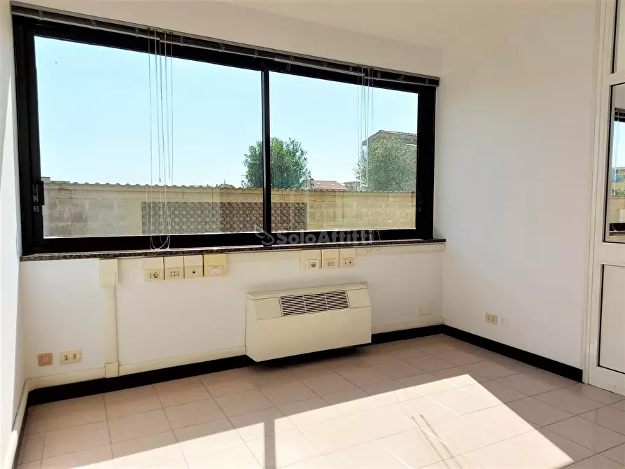 Immagine 24 di Ufficio in affitto  in Via Ivo Oliveti a Fiumicino