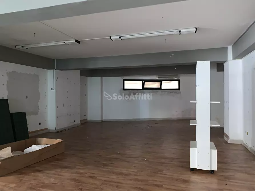 Immagine 8 di Ufficio in affitto  a Catanzaro