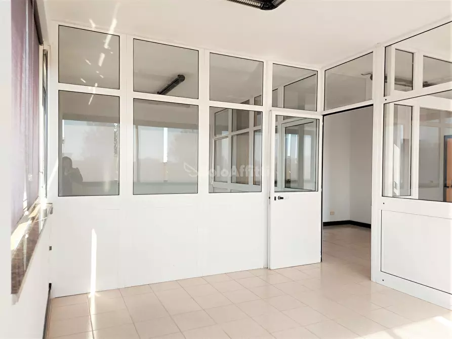 Immagine 11 di Ufficio in affitto  in Via Ivo Oliveti a Fiumicino