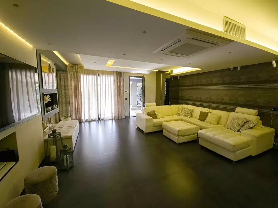 Immagine 31 di Villa in vendita  a Mascalucia