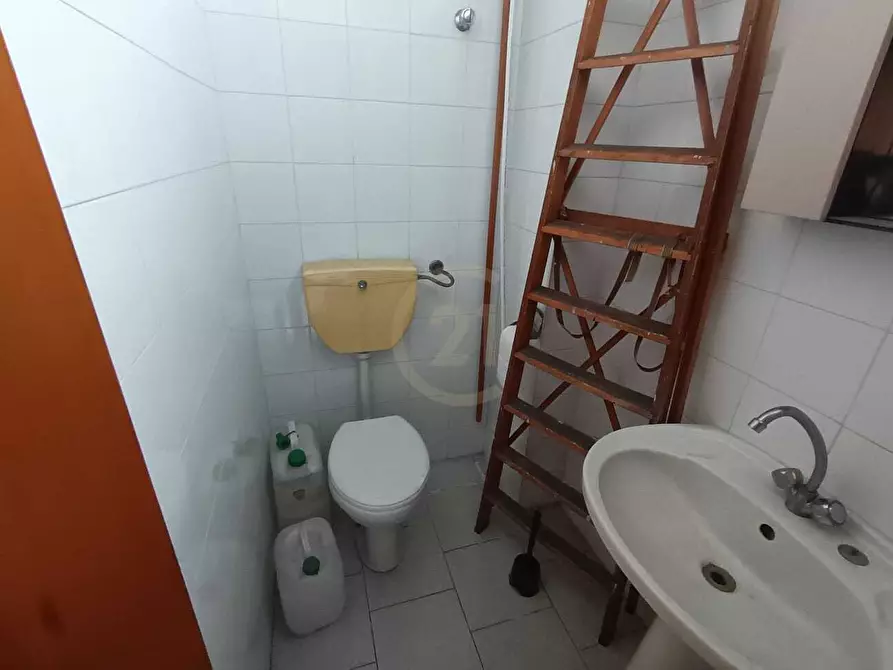 Immagine 6 di Attività commerciale in vendita  in Via Circumvallaz 250 a Paterno'
