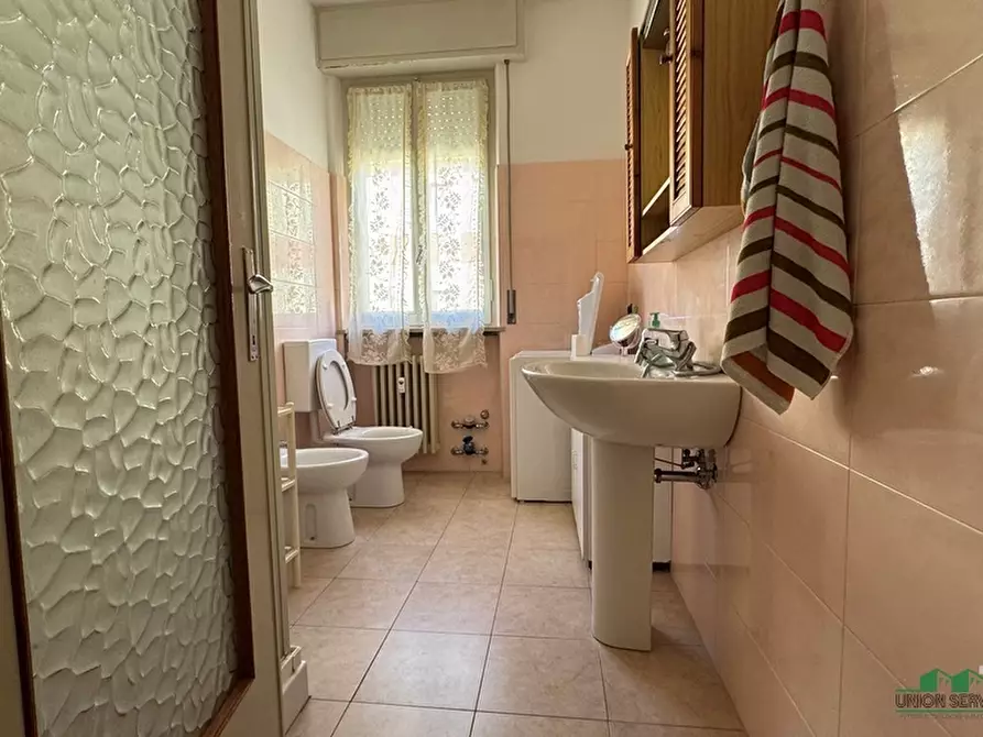 Immagine 11 di Trilocale in vendita  in Strada Luigi Carlo Farini 70 a Parma